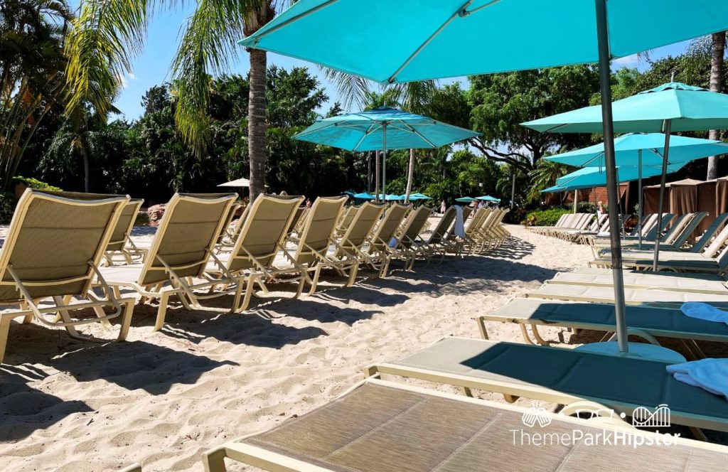 Beach and Lounge Chairs Discovery Cove All Inclusive Water Park at SeaWorld Orlando. Keep reading to find out all you need to know about Seaworld Orlando's Discovery Cove.