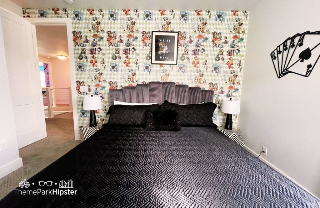 6 Bedroom Vacation Home Rental Alice in Wonderland Themed Room Reunion Resort near Disney World. Keep reading to learn more about Reunion Resort in Central Florida.